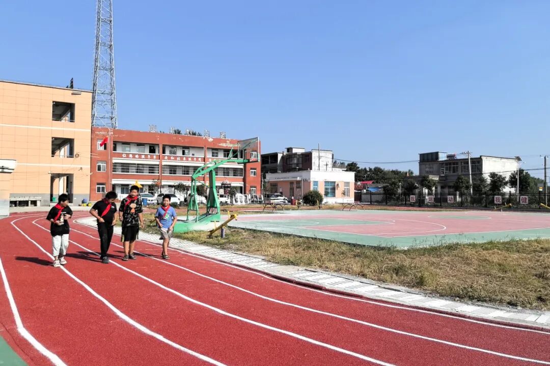 Two schools in Anhui Province welcomed brand-new campus environments. Chia Tai Tianqing contributed over RMB 500,000 to help the schools renovate teaching buildings and upgrade playgrounds, continuing its support for educational public welfare.